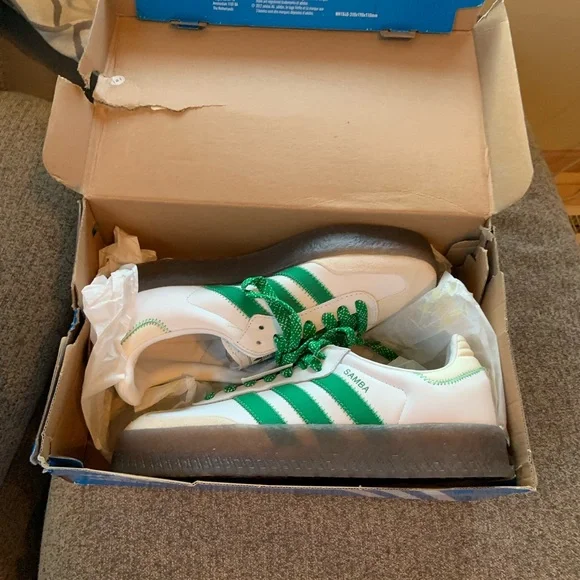 NWT Adidas Women’s Samba White with Green Stripes Sneakers 7.5 - Picture 3 of 8